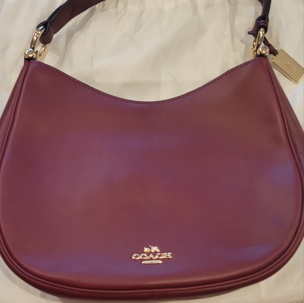BRAND NEW NEVER BEN USED, WITH ORIGINAL PACKAGE INSIDE COACH NOMAD HOBO